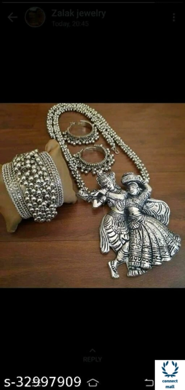 Shimmering Chunky Women Necklaces & Chains - German Silver, Artificilal Stone